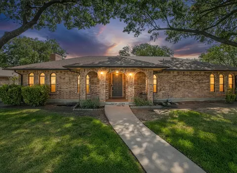 528 Edmonds Way, Desoto, TX 75115