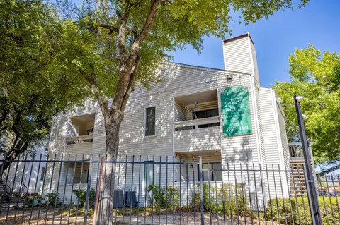 7431 Holly Hill Dr #101, Dallas, TX 75231