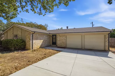 3703 French Wood Dr, Arlington, TX 76016