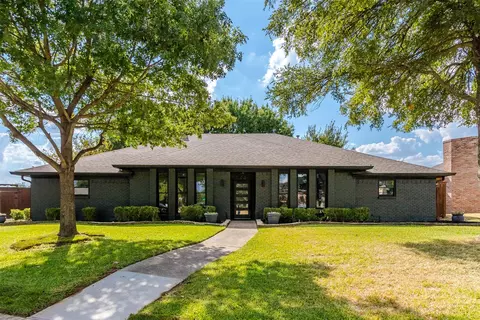 16801 Thomas Chapel Dr, Dallas, TX 75248