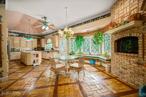 Kitchen - 1005 Orange, Many, LA 71449 photo 1 of 5