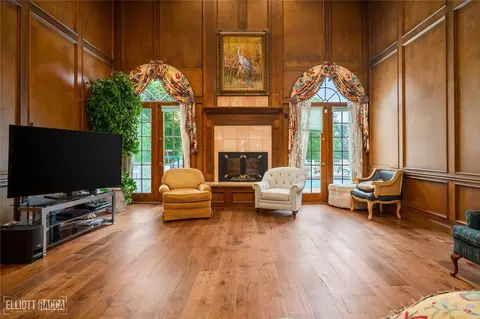 Living - 1005 Orange, Many, LA 71449 photo 1 of 3