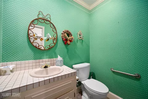 Bath - 1005 Orange, Many, LA 71449 photo 2 of 4