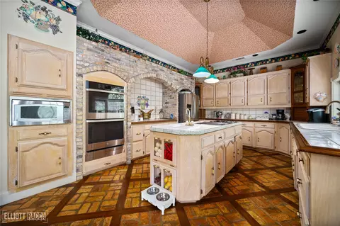 Kitchen - 1005 Orange, Many, LA 71449 photo 3 of 5