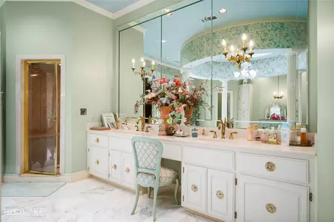 Bath - 1005 Orange, Many, LA 71449 photo 1 of 4