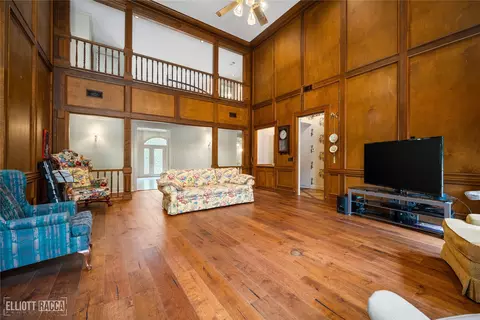Living - 1005 Orange, Many, LA 71449 photo 3 of 3