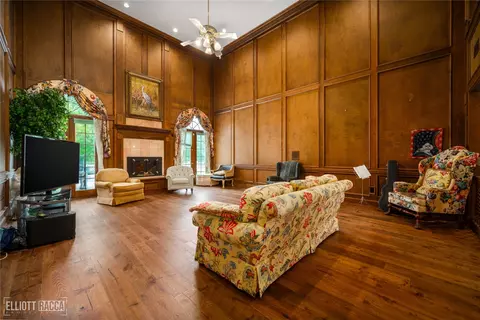 Living - 1005 Orange, Many, LA 71449 photo 2 of 3