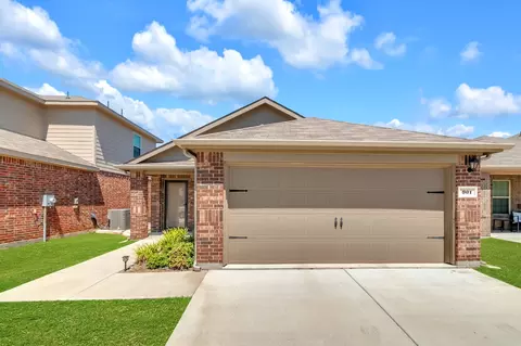 901 Country Rd, Royse City, TX 75189