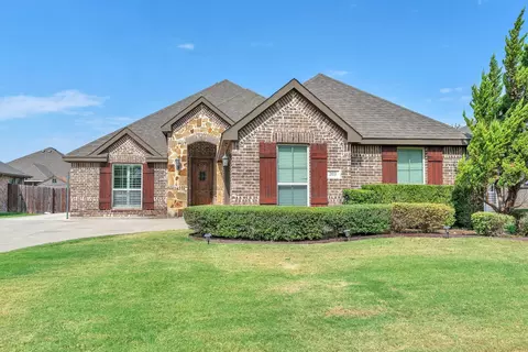 203 Cambridge St, Waxahachie, TX 75165