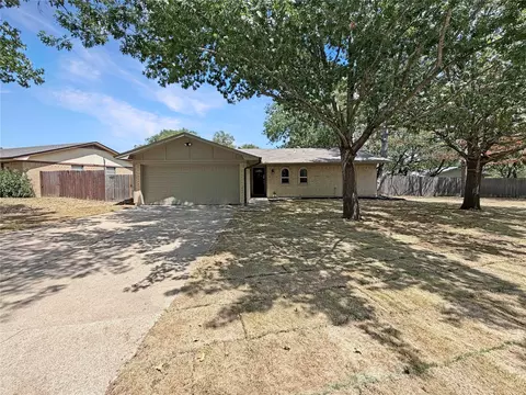 604 Todd Ct, Burleson, TX 76028