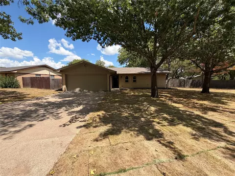 604 Todd Ct, Burleson, TX 76028