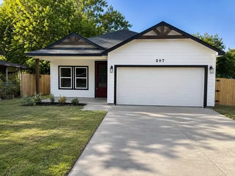 207 Cotton St, Alvarado, TX 76009