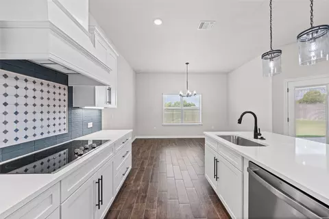 Kitchen - 132 Lasso Loop, Lorena, TX 76655 photo 5 of 6