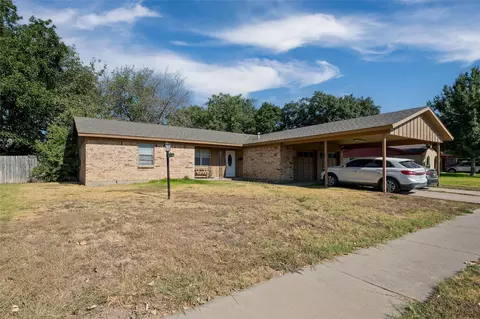 800 Ruidoso Dr, Saginaw, TX 76179