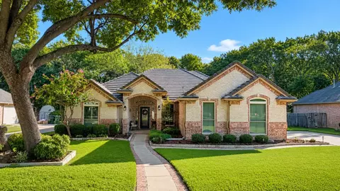 3122 Oakview Dr, Hurst, TX 76054