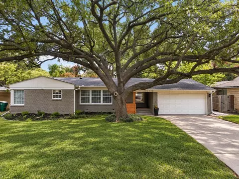 3825 Weyburn Dr, Fort Worth, TX 76109