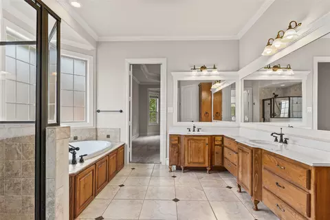 Bath - 2007 Creekview Dr, Commerce, TX 75428 photo 1 of 3