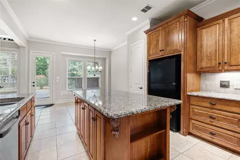Kitchen - 2007 Creekview Dr, Commerce, TX 75428 photo 2 of 4
