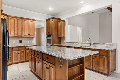 Kitchen - 2007 Creekview Dr, Commerce, TX 75428 photo 1 of 4