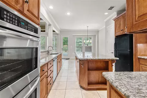 Kitchen - 2007 Creekview Dr, Commerce, TX 75428 photo 4 of 4