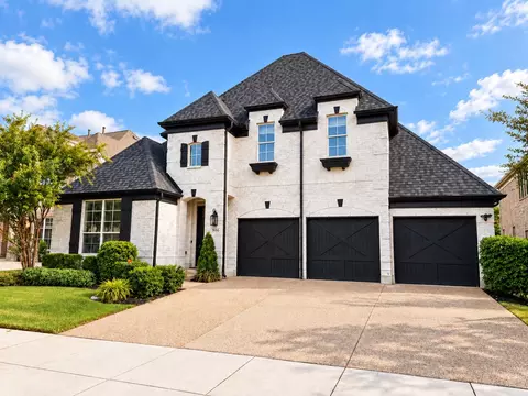 900 Southern Hills Way, Aubrey, TX 76227