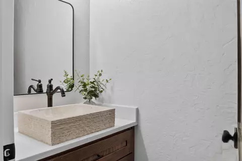 Bath - 2388 Lansing Switch Rd, Longview, TX 75602 photo 6 of 8