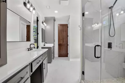 Bath - 2388 Lansing Switch Rd, Longview, TX 75602 photo 5 of 8