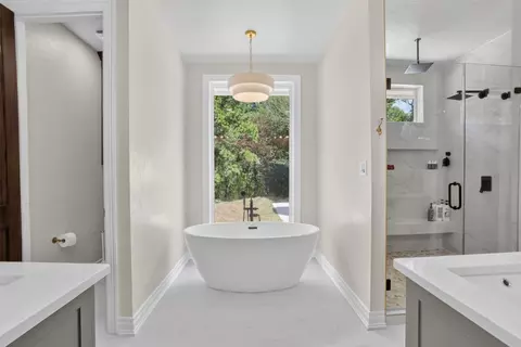 Bath - 2388 Lansing Switch Rd, Longview, TX 75602 photo 1 of 8