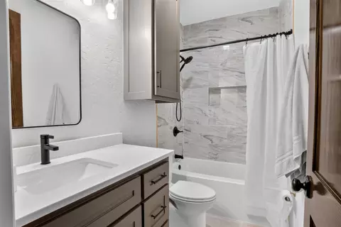 Bath - 2388 Lansing Switch Rd, Longview, TX 75602 photo 8 of 8