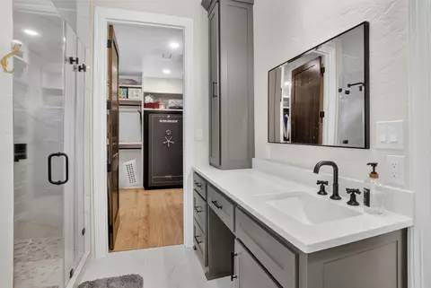 Bath - 2388 Lansing Switch Rd, Longview, TX 75602 photo 3 of 8