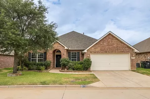 2815 Fox Creek Trl, Arlington, TX 76017