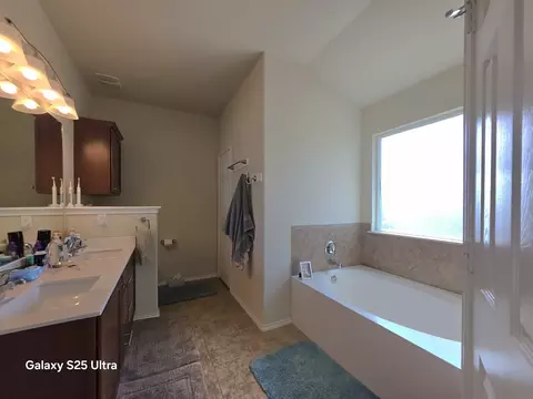 Bath - 9805 Shallow Creek Dr, Waco, TX 76708 photo 2 of 3