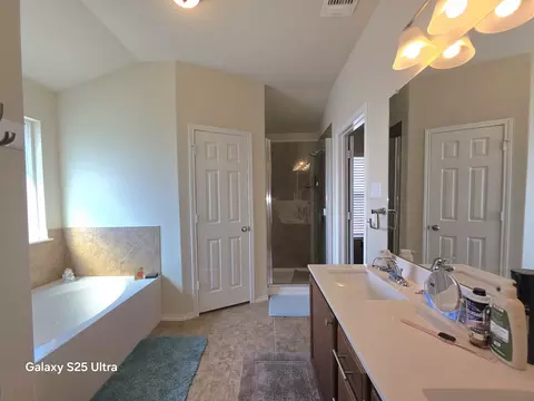 Bath - 9805 Shallow Creek Dr, Waco, TX 76708 photo 1 of 3