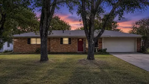 613 N Overlook Dr, Kerens, TX 75144