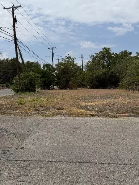 323 David Dr, Waco, TX 76707 photo 3