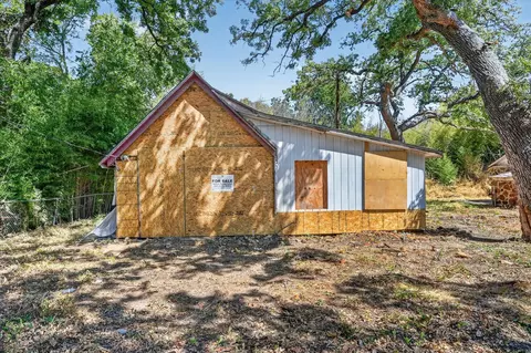 203 E 9th St, Shady Shores, TX 76208