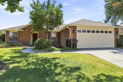 817 Redding Dr, Saginaw, TX 76131