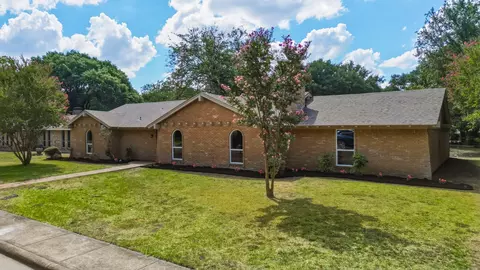 122 Meadowbrook Dr, Desoto, TX 75115