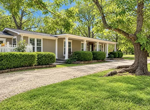 122 Pawnee Trl, Gainesville, TX 76240
