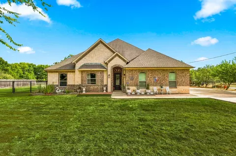 113 Silverwood Dr, Ovilla, TX 75154