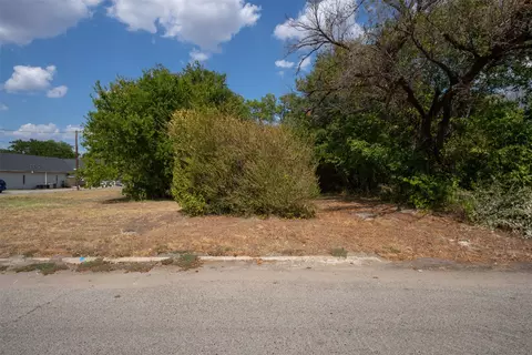 417 N 3rd St, Corsicana, TX 75110