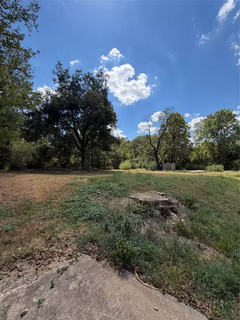 943 W Sherman St, Paris, TX 75460