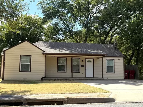 1802 N Woods St, Sherman, TX 75092