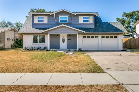725 Hawthorne Ln, Grand Prairie, TX 75052