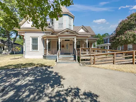 504 W Knox St, Ennis, TX 75119