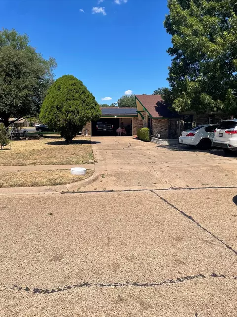 1130 Glenwick Ln, Irving, TX 75060