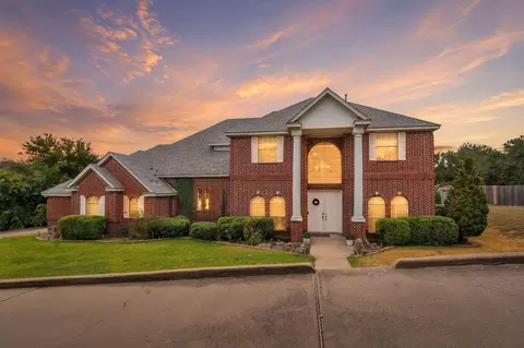 333 Coach House Cir, Fort Worth, TX 76108