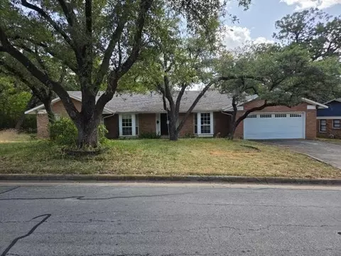5728 Rockhill Rd, Fort Worth, TX 76112