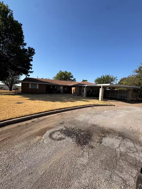 20 Elbert Heights St, Quanah, TX 79252