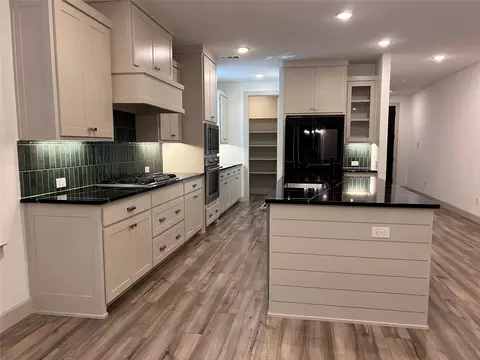 Kitchen - 2712 Rolling Meadow Rd, Celina, TX 75009 photo 2 of 3